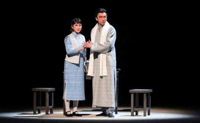 新编现代京剧《野火春风斗古城》剧照