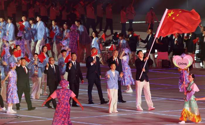 9月19日，中国体育代表团在开幕式上入场。(新华社记者 姚琪琳 摄)