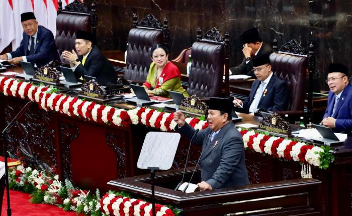 2025年8月15日，印尼总统普拉博沃在雅加达国会大厦全会厅，出席2025-2026年度第一届全体会议开幕式并发表演讲。本次会议由印尼国会议长普安·马哈拉妮主持。