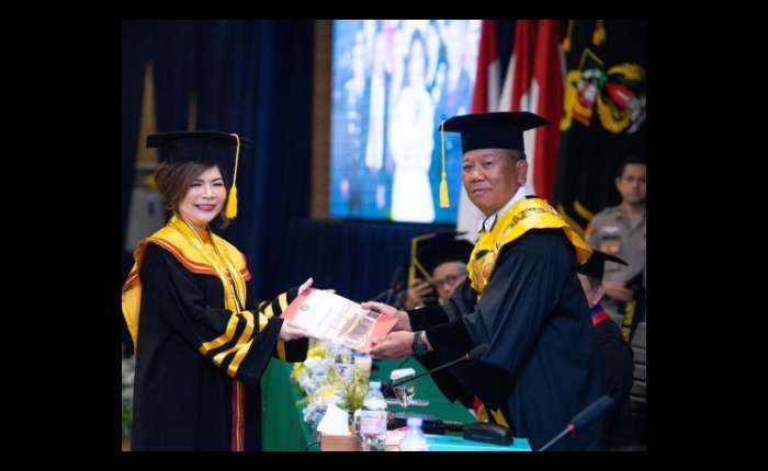 黄婉玉荣获警务博士学位
