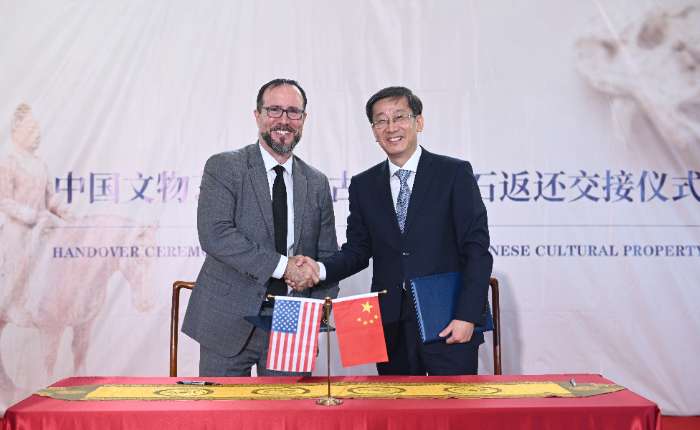 当地时间9月16日，华盛顿，中国文物艺术品和古生物化石返还交接仪式在中国驻美大使馆举行。中新社记者 陈孟统 摄