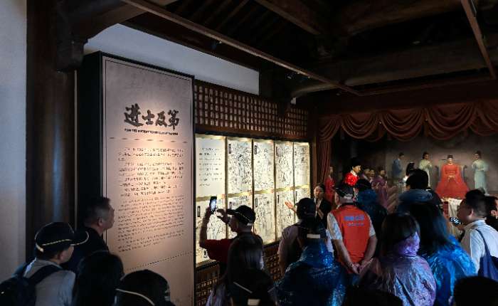 2024年5月27日，台湾包公文化研究发展总会参访团安徽合肥包公故里文化园参访。中新社记者 赵强 摄