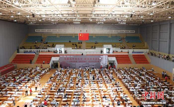 8月2日，书法比赛现场。刀艳超 摄