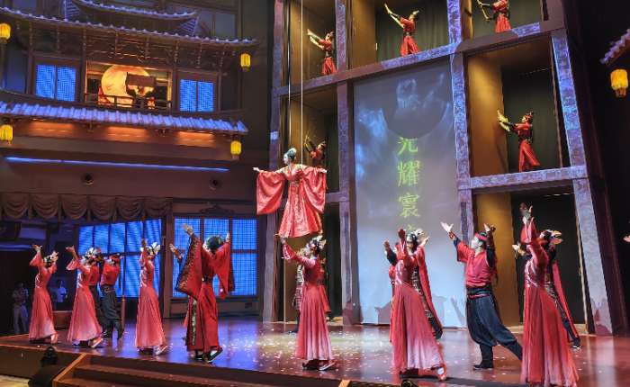 8月22日，“屿见闽南·时光幻境”主题景区内演出不断。 吴冠标 摄