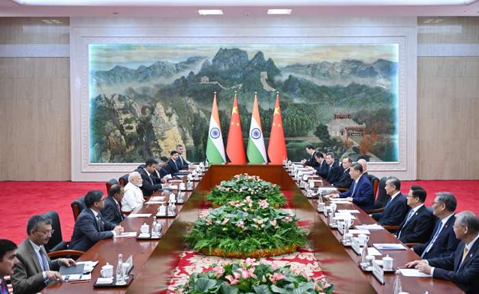 8月31日中午，国家主席习近平在天津迎宾馆会见来华出席2025年上海合作组织峰会的印度总理莫迪。