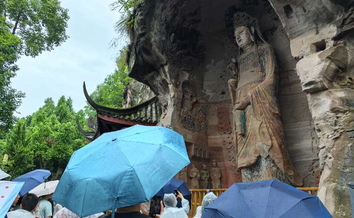 9月6日，初秋细雨中，《黑神话：悟空》取景地之一四川安岳游者甚众。 中新社记者 安英昭 摄