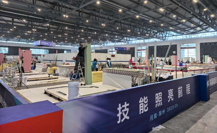 9月20日，河南郑州航空港经济综合实验区，第三届全国技能大赛抹灰与隔墙系统项目比赛现场。 中新社记者 阚力 摄