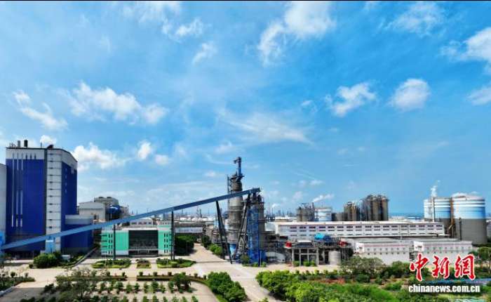 2024年5月，金海浆纸现代化的工业厂房。海南金海浆纸业有限公司 供图