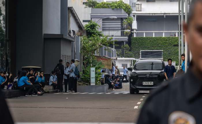 2026年6月3日，印尼总检察院对位于雅加达的国家营养局办公室进行了搜查，数名员工在搜查期间站在办公楼外。据悉，此次搜查疑似与一起刑事案件的调查有关。