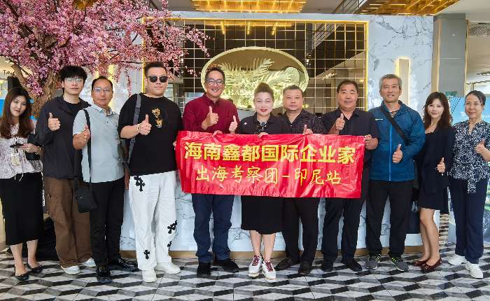 考察团走访印尼Jababeka工业园合影