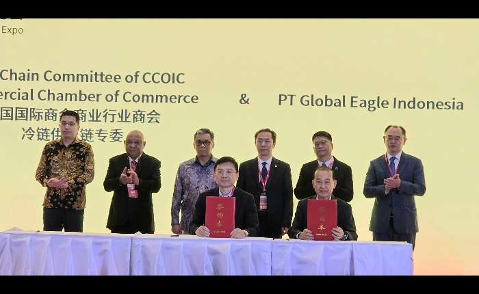 12.	左起：陈美玲、蔡翠媚市长、陈炎松、叶纪鳌合影