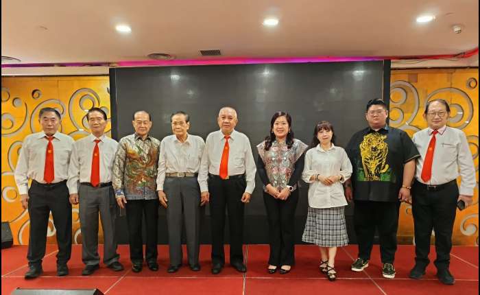 7.	雅加达陈氏宗亲会妇女们合影。