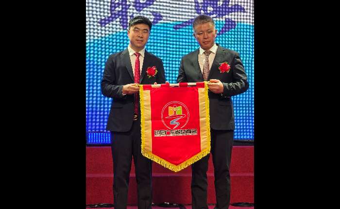 喜庆不忘慈善公益活动，陈日铃会长代表印尼广东总商会向JCI机构捐赠5000万盾