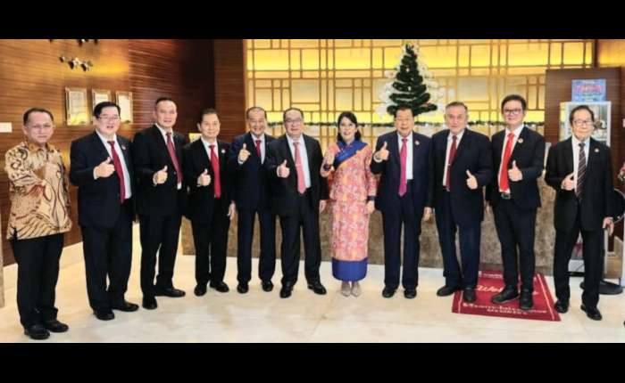 左四起：叶纪鳌、陈炎松、陈志明、蔡翠媚市长、叶联礼、徐晋鸿、李荣霖等合影。