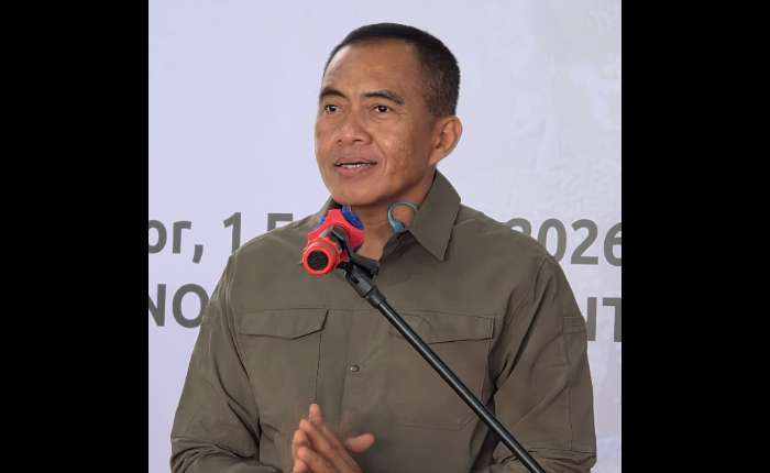 象征性向茂物市农民捐赠榴莲树苗与VIGANO生物肥料