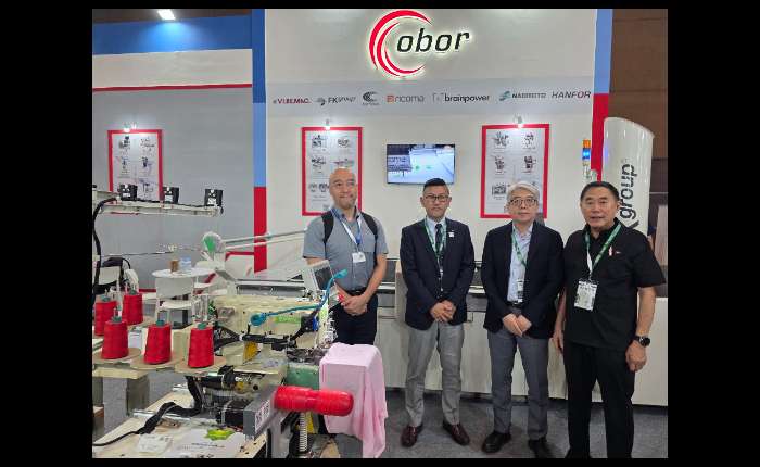 4陈南森与其日本客户Toda Shiji、Masahiro Fujioka、Yoshihito Maeda合影。