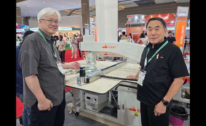 Obor公司业主陈南森与中国祖克资深销售经理柳振义合影。