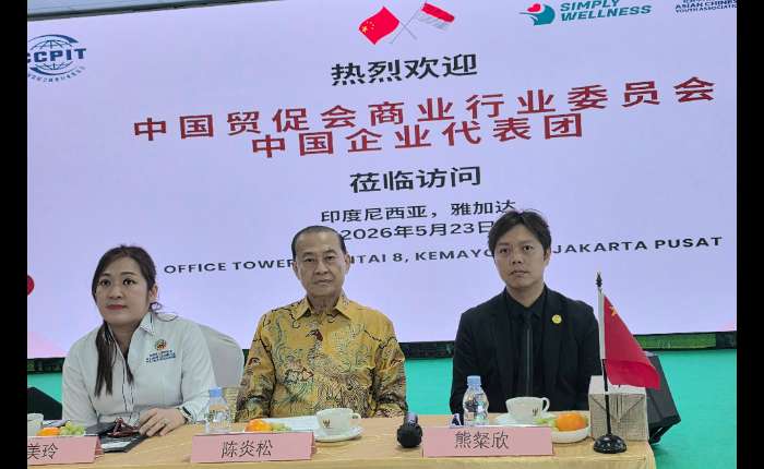 左起：陈美玲、陈炎松、熊粲欣在会上一景