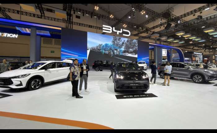 BYD展台在2026年2026车展上展示了各种车型。