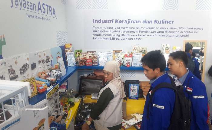 Astra展示培养中小微企业产品。