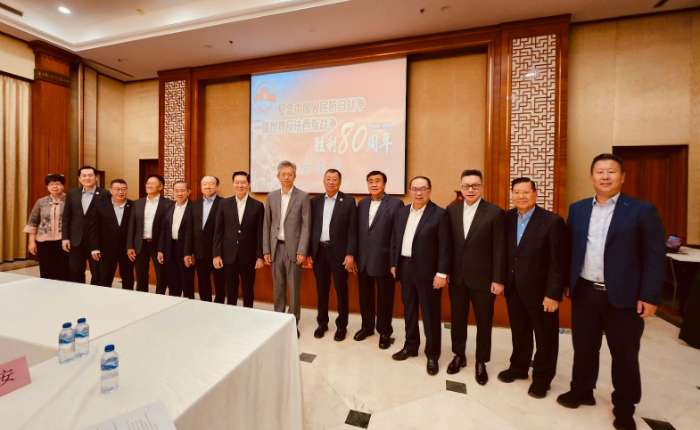 各华社领导与中国驻印尼大使馆王鲁彤大使合影