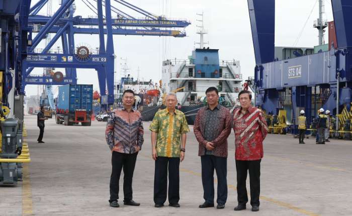 左起：GPI苏门达拉区总经理Vinson, 集运印尼公司副总许锦兴，集运印尼公司董事总经理王巍，GPI董事长许锦祥