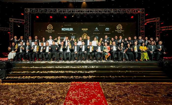 PT Summarecon Agung Tbk上市公司全体监事、董事与管理层成员合影