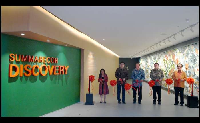 "椰风新城探索"启动仪式合影：Nanik Wijaja总监、梁龙源总经理、创始人梁世桢、梁宗源总监、Sharif Benyamin总监