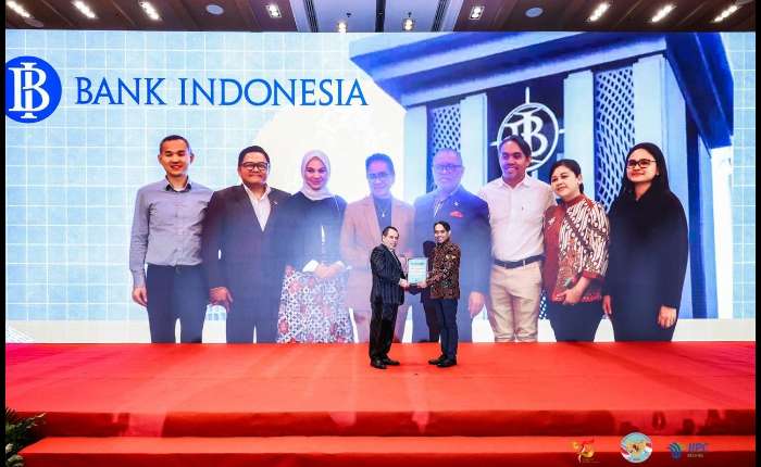 为印尼央行驻华代表处颁发了奖项。