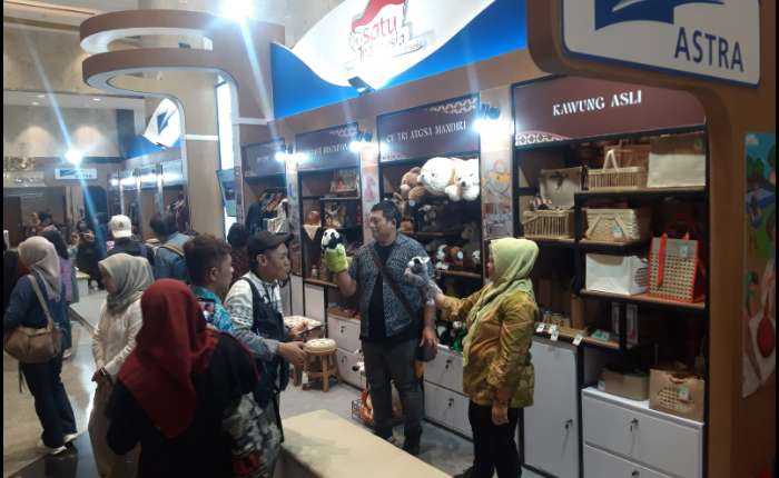 公众访问Astra展台