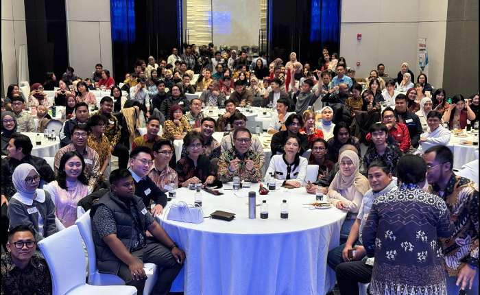 开斋饭合影留念。