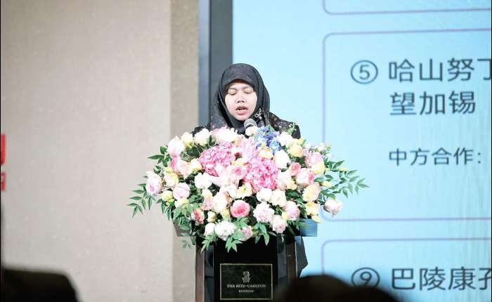 教育专员Lestari Puspitaningsih致辞