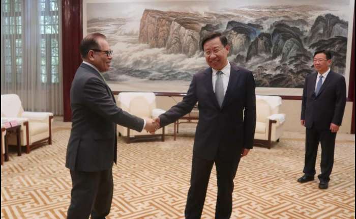 周浩黎大使会见省委书记、省人大常委会主任王晓晖。