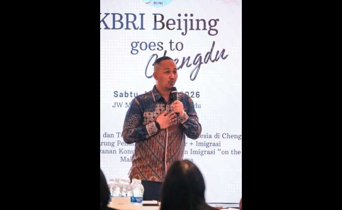 大使馆礼宾及领事官员Widya Airlangga。