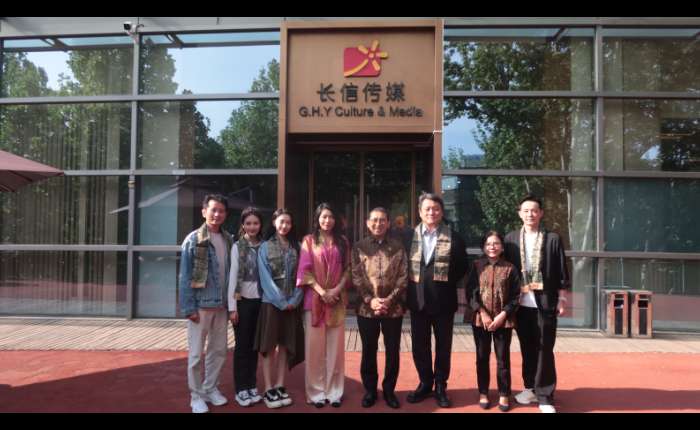 在北京长信传媒合影。